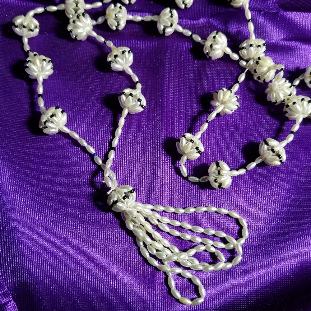 Vintage necklace art deco style faux pearl tassel white black